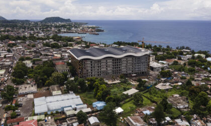 Comores : le gouvernement interdit les mariages pendant les heures de travail, la mesure suscite la polémique