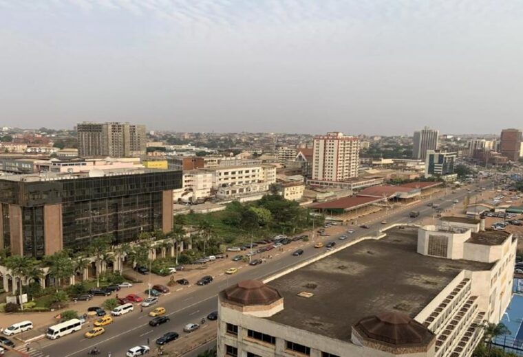 Au Cameroun et au Tchad, les cyberarnaques visant les jeunes et les précaires s&rsquo;amplifient