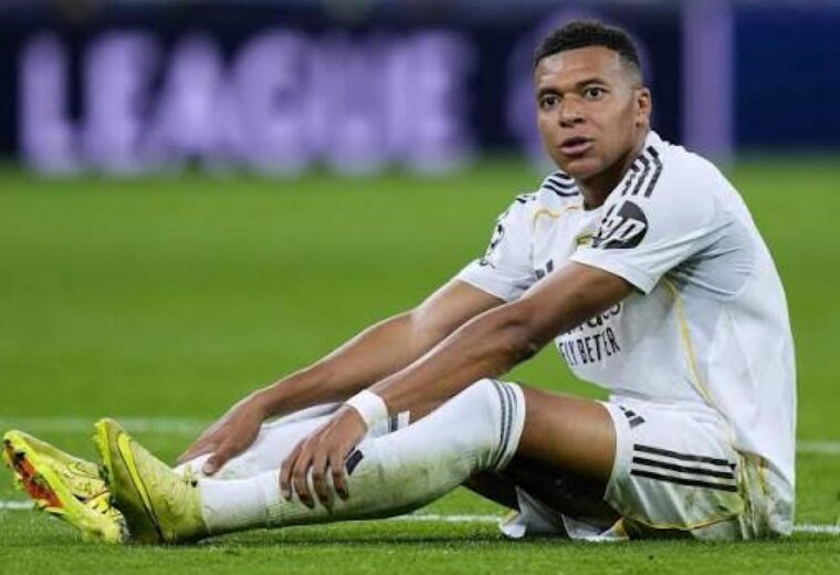Foot: Mbappé souffre d&rsquo;une « hyperextension du genou gauche » confirme le Real