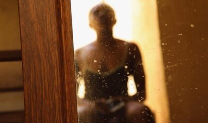 Mbour : O. Boye dort pendant cinq heures après des ébats sexuels avec une prostituée, il se retrouve prisonnier dans sa propre chambre à son réveil