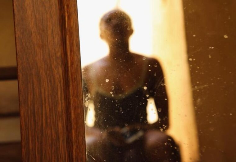 Mbour : O. Boye dort pendant cinq heures après des ébats sexuels avec une prostituée, il se retrouve prisonnier dans sa propre chambre à son réveil