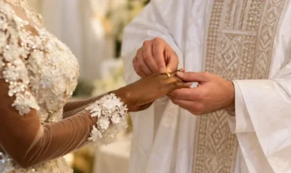 Un Français verse 4 millions de dot, puis sa fiancée annule le mariage trois jours avant