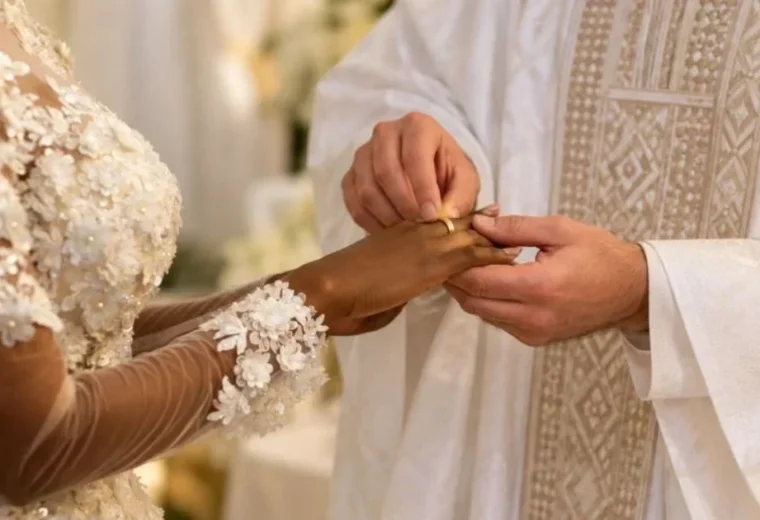 Un Français verse 4 millions de dot, puis sa fiancée annule le mariage trois jours avant