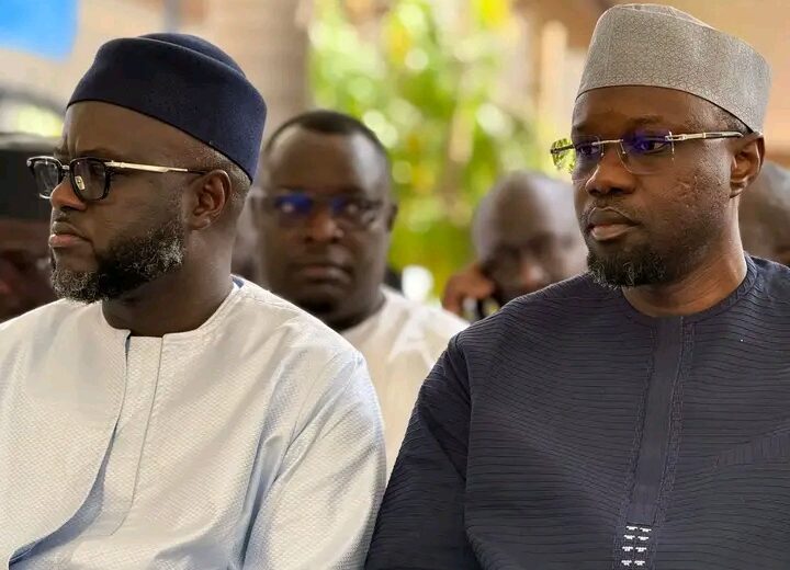 Décès de Mody Niang : Ousmane Sonko présente ses condoléances à la famille du défunt, accompagné d’une forte délégation