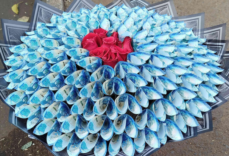 Tradition festive ou « crime » : pourquoi les « bouquets d&rsquo;argent » font-ils polémique en Afrique ?