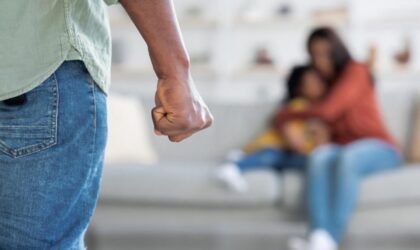 Mbour : soupçonnant sa femme d’adultère, il la frappe, la déshabille et l’étrangle devant leurs enfants