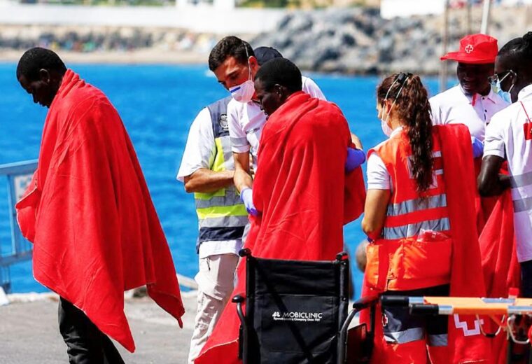 120 migrants partis du Sénégal, dont 32 mineurs et 13 femmes, secourus au large des îles de Tenerife