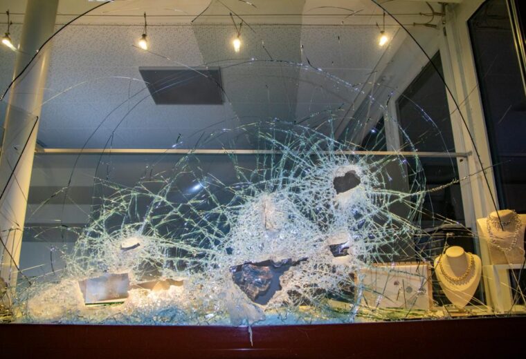 Casse spectaculaire à Louga : 150 millions en or volés dans une bijouterie, la méthode des cambrioleurs effraie
