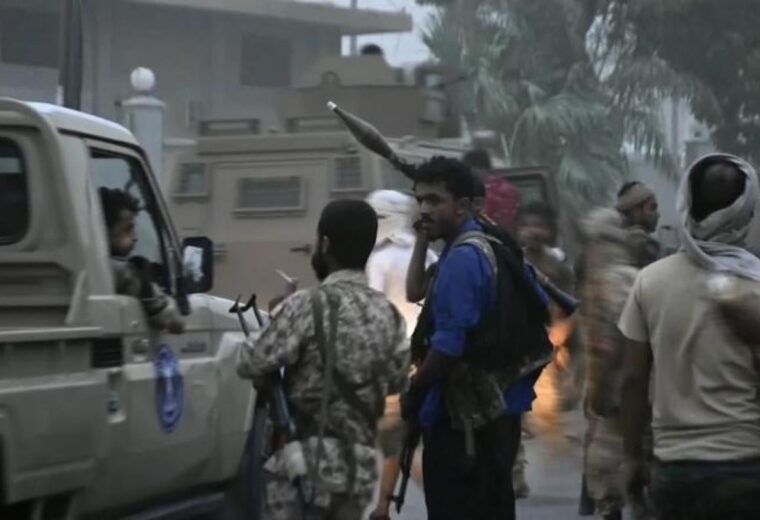 Yémen : les Houthis visent le siège du gouvernement à Aden, au moins quatre morts