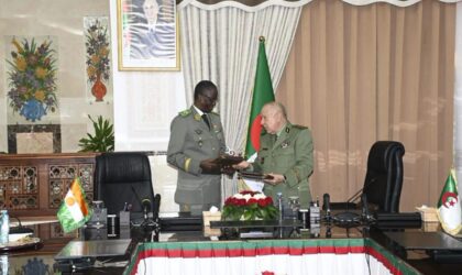 Le Niger et l’Algérie signent un protocole d’accord dans le domaine de la coopération militaire