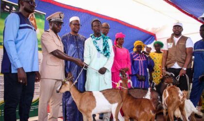 Élevage caprin : après Aéré Lao, la Haute Autorité du Waqf et l&rsquo;ONG Heifer remettent à Missira Wadène les premières chèvres du WAPEC dans le département de Koungheul